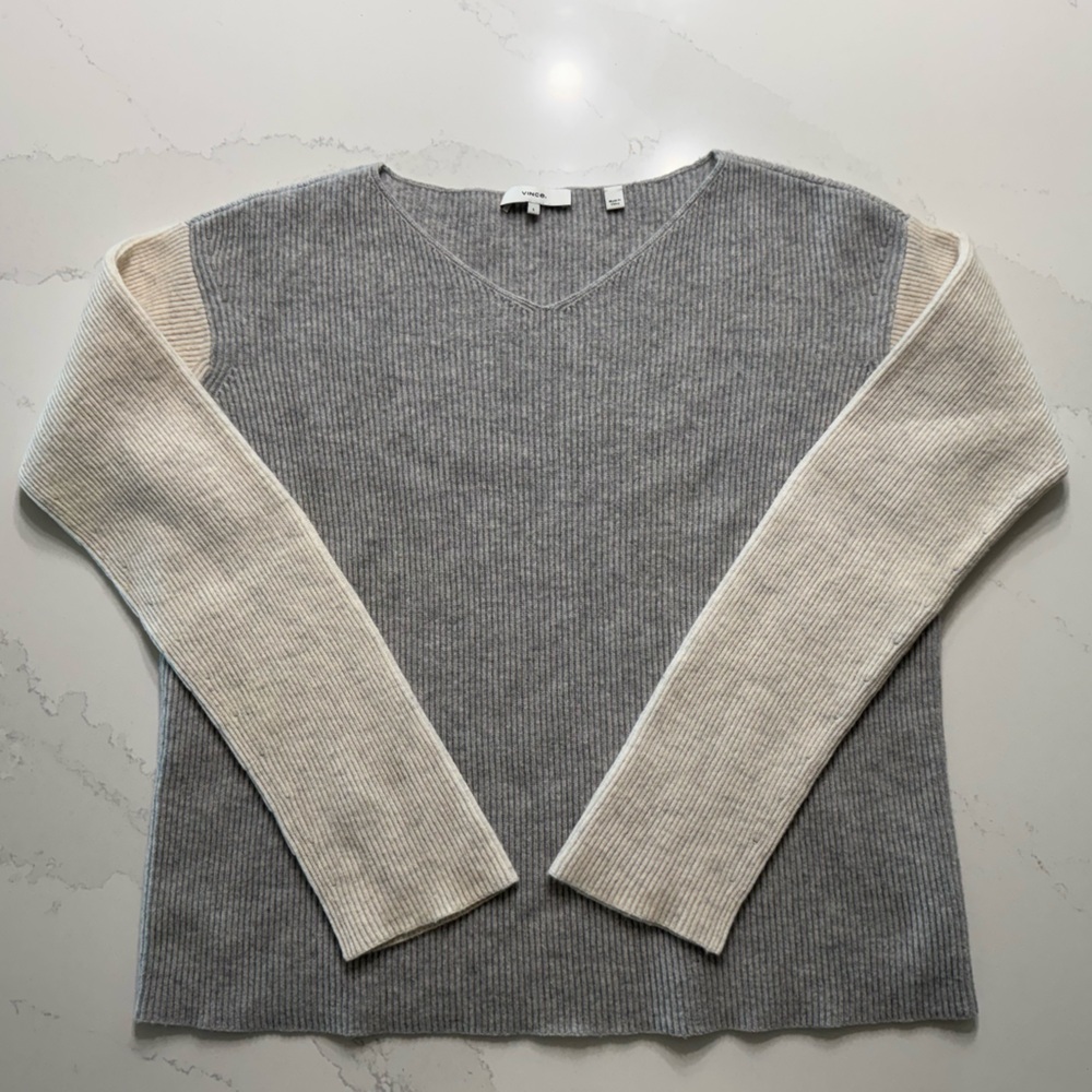 VINCE Cashmere Wool Blend Color
Block Soft Luxury V Neck Sweater (med - large) - Picture 5 of 16
